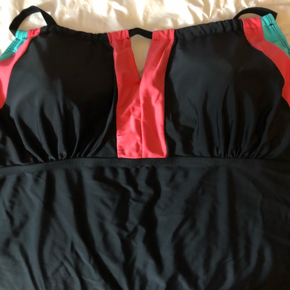 Tankini top. Suddenly slim by Catalina. Sz 2x